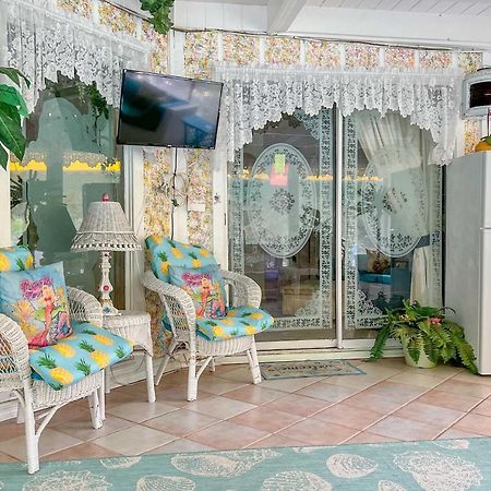 Apartamento Pams Mermaid House With Riverfront Yard And Lanai! Weeki Wachee Exterior foto