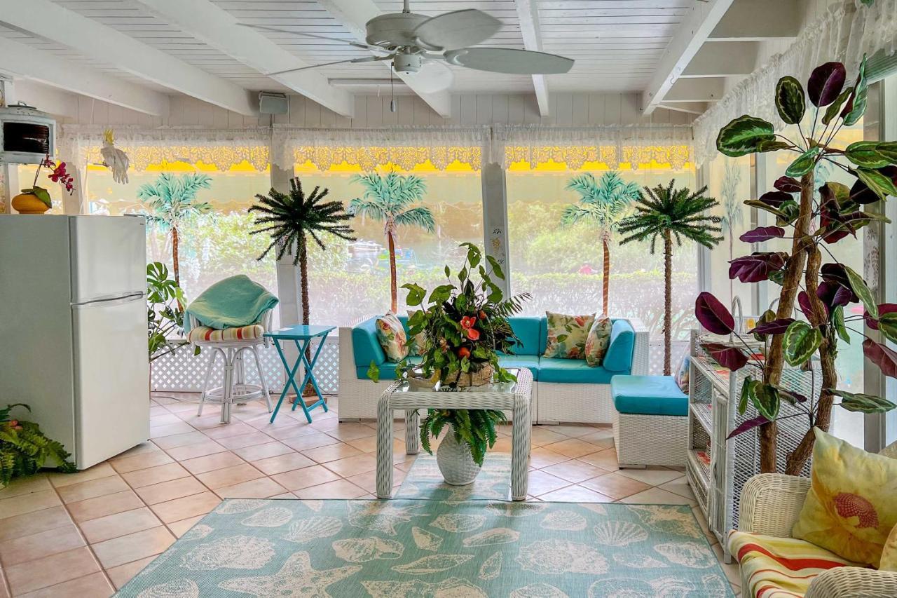 Apartamento Pams Mermaid House With Riverfront Yard And Lanai! Weeki Wachee Exterior foto