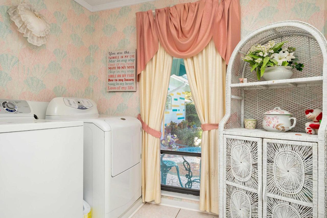 Apartamento Pams Mermaid House With Riverfront Yard And Lanai! Weeki Wachee Exterior foto